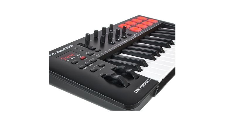 M-Audio Oxygen 25 MkV midi kontroler